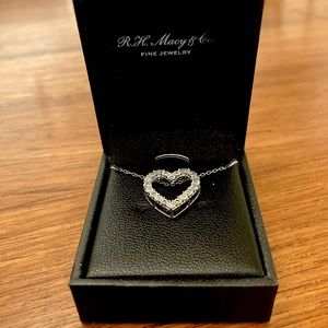 Fine jewelry, diamond heart necklace